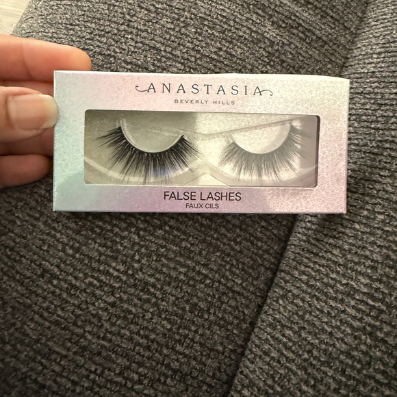 Anastasia Other - Anastasia Beverly Hills Voluminous Black Lashes